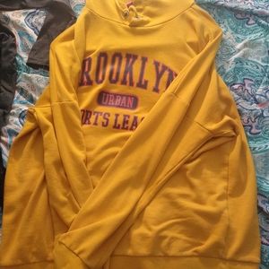 Long sleeve sweatshirt with no pockets